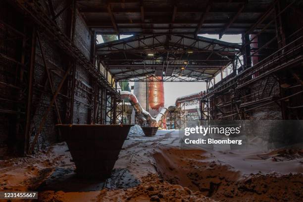 Slagging Ice Slag Ladles Photos and Premium High Res Pictures - Getty Images