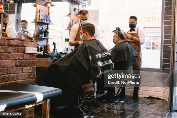 6,019 Salon Open Photos and Premium High Res Pictures - Getty Images 6,019 Salon Open Photos and Premium High Res Pictures - Getty Images