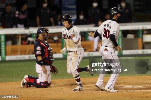 Infilder Heo Kyoung-Min of Doosan Bears scores a run after the single homer to make 4:2 in the bottom of the the seventh inning during the KBO League...