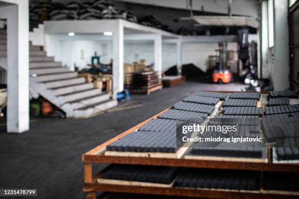 cube shape briquettes in factory of coconut charcoal for hookah - hookah imagens e fotografias de stock