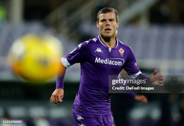 Aleksandr Kokorin of ACF Fiorentina controls the ball during the Serie A match between ACF Fiorentina and AS Roma at Stadio Artemio Franchi on March...