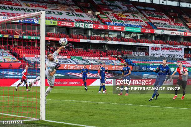 Steven Berghuis of Feyenoord scores his team's fifth goal during the Dutch Eredivisie football match between Feyenoord Rotterdam and VVV-Venlo in the...