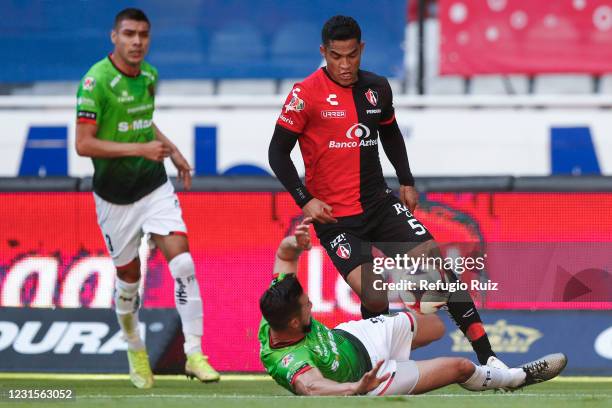 Anderson Santamaría of Atlas fights for the ball with Elio Castro of FC Juarez during the 10th round match between Atlas and Juarez as part of the...