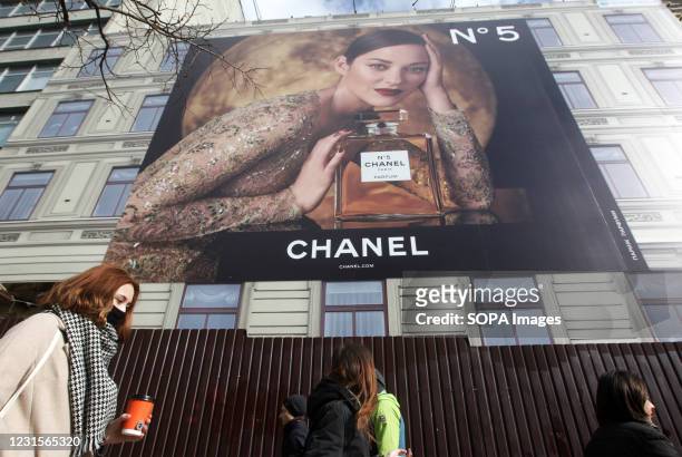 189 Ads Chanel Photos and Premium High Res Pictures - Getty Images