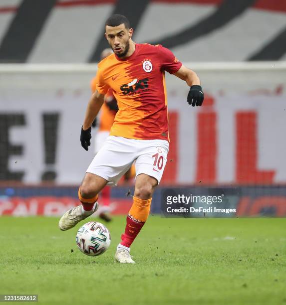 Younes Belhanda of Galatasaray controls the ball during the Super Lig match between Galatasaray and Sivasspor on March 7, 2021 in Istanbul, Turkey.