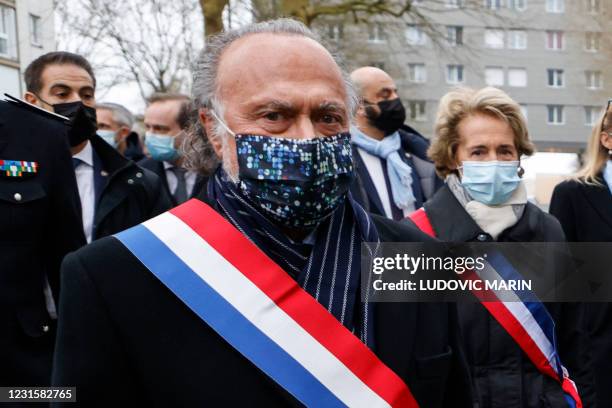 Member of Parliament Olivier Dassault and Beauvais mayor Caroline Cayeux visit the Argentine district of Beauvais, north of Paris on March 5, 2021. -...