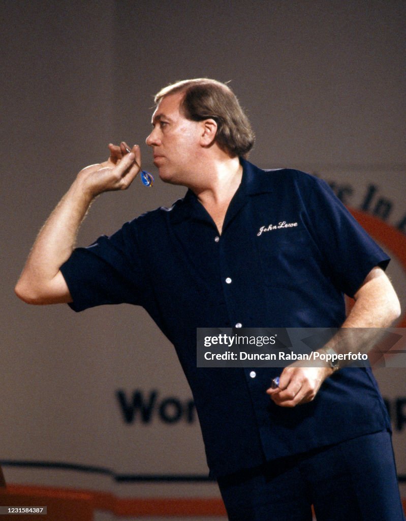 darts player John Lowe in action the 1984 World... News - Getty Images