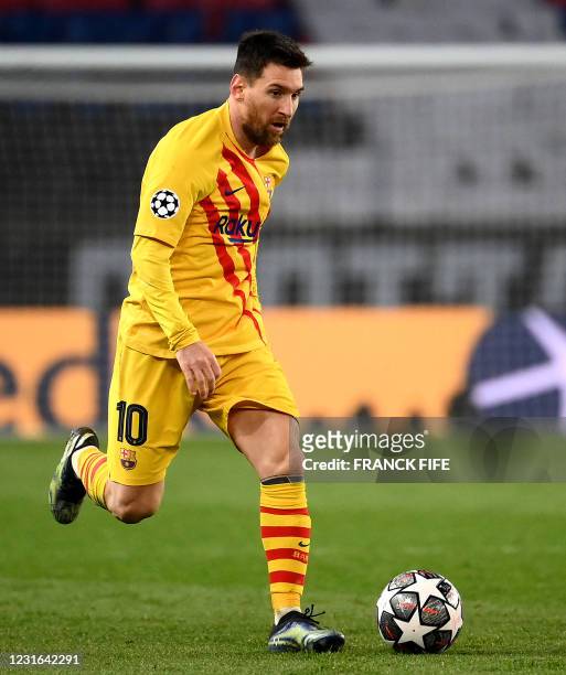 Barcelona's Argentinian forward Lionel Messi runs with the ball during the UEFA Champions League round of 16 second leg football match between Paris...