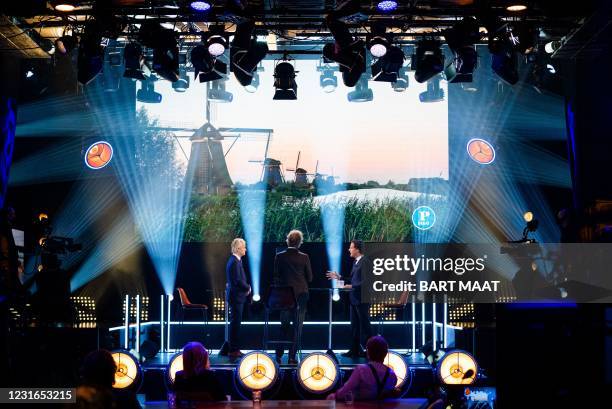 Leader Geert Wilders and VVD's Mark Rutte debate during Pauw's election debates on March 11 in Amsterdam. - Presenter Jeroen Pauw leads a series of...