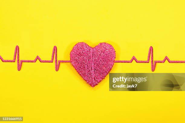 well being - heart attack stockfoto's en -beelden