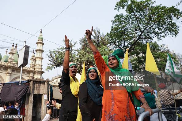 Aithe Rakh An elderly Sikh woman chants
