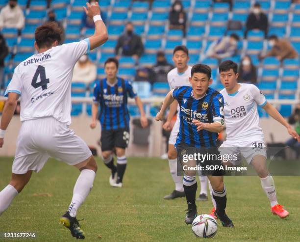 Kim Do-Hyeok of Incheon United FC and Jeong Tae-Wook of Daegu FC in action during the 2nd round of the 2021 K League 1 soccer match between Incheon...