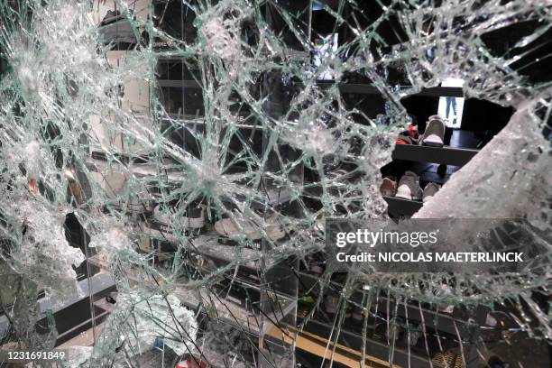 805 Restaurant Riot Stock Photos, High-Res Pictures, and Images - Getty ...