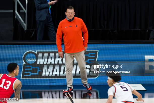 Illinois Fighting Illini head coach Brad Underwood on the sidelines during the men's Big Ten tournament college basketball game between the Ohio...