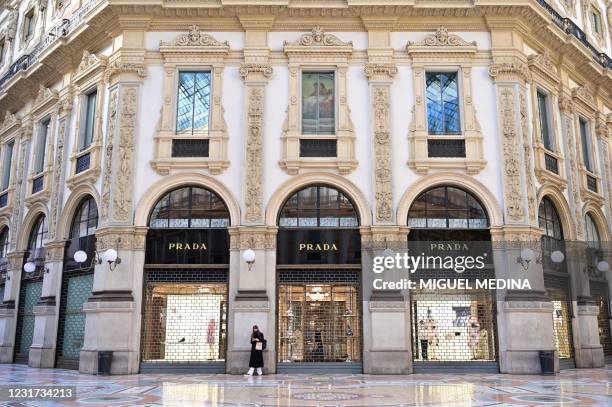 6.768 fotos de stock e banco de imagens de Prada Store - Getty Images