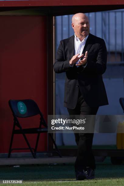 Pepe Mel head coach of Las Palmas gives instructions during the La Liga Smartbank match between UD Almeria and UD Las Palmas at Estadio Juegos del...