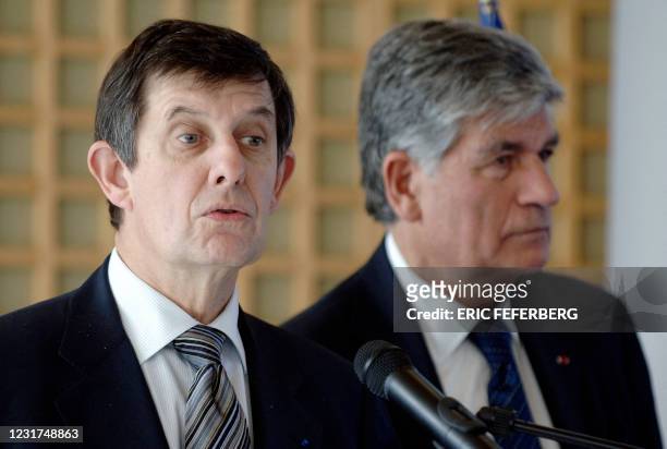 Les deux présidents de la commission Maurice Lévy , Pdg de Publicis et Jean-Pierre Jouyet, chef de l'Inspection générale des Finances, s'expriment,...