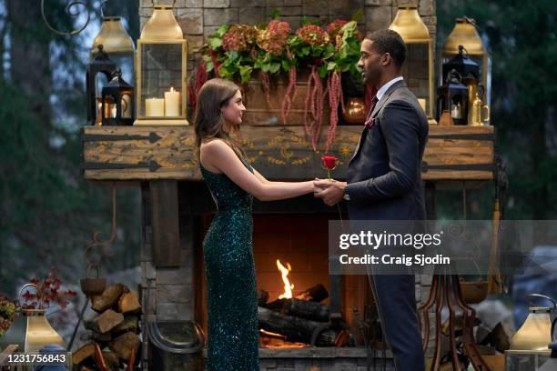 As the landmark 25th season comes to a close, the two final women will meet Matts family and enjoy one last date before he hands out the final rose....