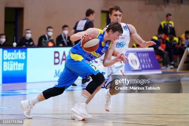 Roman Jagsch of St.Poelten and Jonathan Knessl of Oberwart during the Admiral Basketball Superliga match between Unger Steel Gunners Oberwart and SKN...