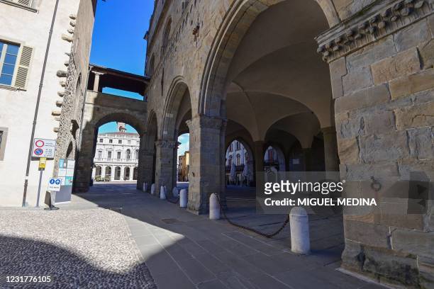 Picture taken on March 15, 2021 shows a deserted "Piazza Vecchia" in the "Citta Alta" of Bergamo as three-quarters of Italians entered a strict...