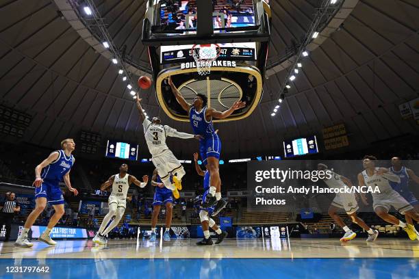 Darnell Brodie of the Drake Bulldogs defends Alterique Gilbert of the Wichita State Shockers in the First Four round of the 2021 NCAA Division I Mens...