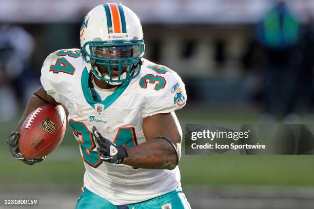 Ricky Williams Dolphins Photos and Premium High Res Pictures - Getty Images