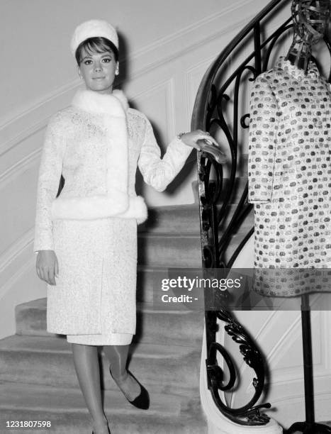 27 Natalie Wood Love With The Proper Stranger Stock Photos High Res 27-natalie-wood-love-with-the-proper-stranger-stock-photos-high-res