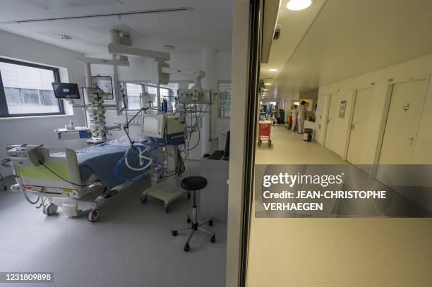 Picture taken on March 19 in Epinal, northeastern France shows the resuscitation unit of the new hospital Emile-Durkheim.