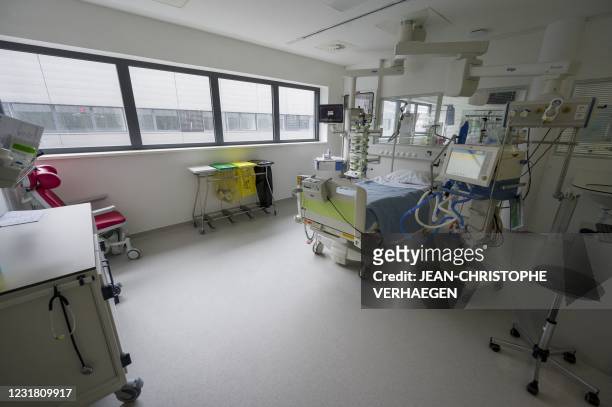 Picture taken on March 19 in Epinal, northeastern France shows a room of the resuscitation unit of the new hospital Emile-Durkheim.