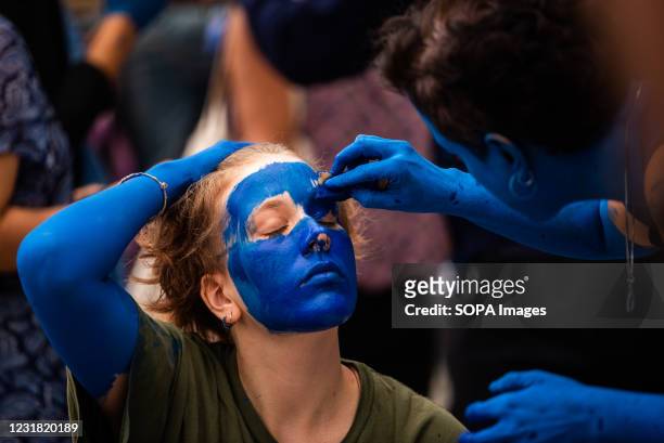 2,111 Blue Face Paint Stock Photos, High-Res Pictures, and Images - Getty  Images