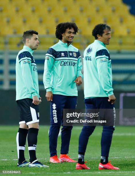 Joshua Zirkzee of Parma Calcio warms up during the Serie A match between Parma Calcio and Genoa CFC at Stadio Ennio Tardini on March 19, 2021 in...