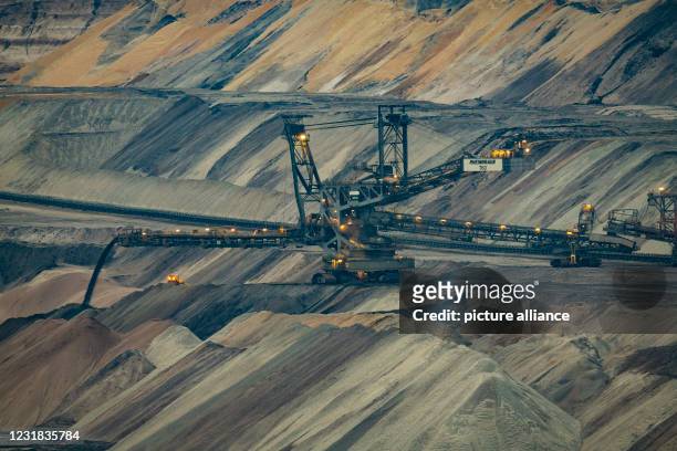 March 2021, North Rhine-Westphalia, Jackerath: Waste rock is backfilled in RWE-Power's Garzweiler opencast mine. The controversial open-cast lignite...