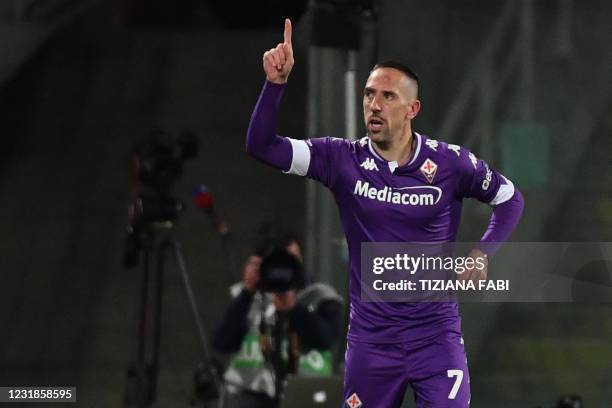 Fiorentina's French forward Franck Ribery celebrates after scoring his team's second goal during the Italian Serie A football match Fiorentina vs AC...