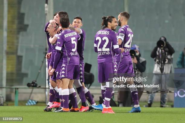 Franck Ribery of ACF Fiorentina celebrates after scoring a goal during the Serie A match between ACF Fiorentina and AC Milan at Stadio Artemio...