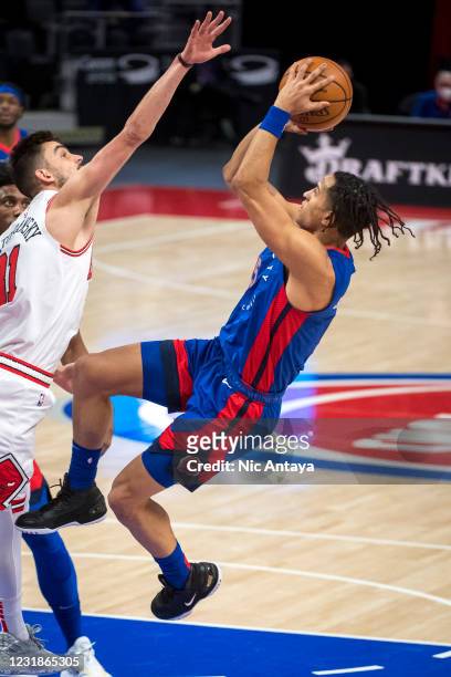 Frank Jackson of the Detroit Pistons shoots the ball against Tomas Satoransky of the Chicago Bulls during the first quarter of the game at Little...