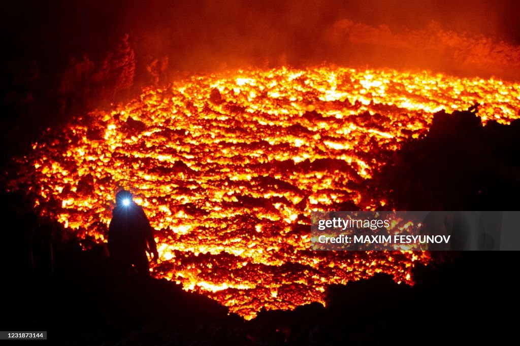 TOPSHOT-RUSSIA-VOLCANO