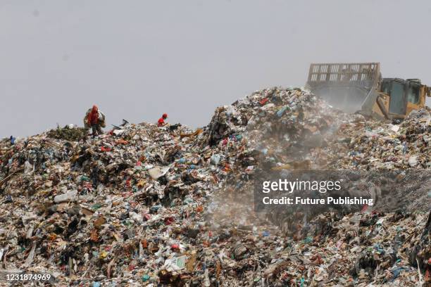 Scavengers in the Neza Bordo III garbage dump in the municipality of Nezahualcoyotl, State of Mexico, separating the trash to obtain articles that...