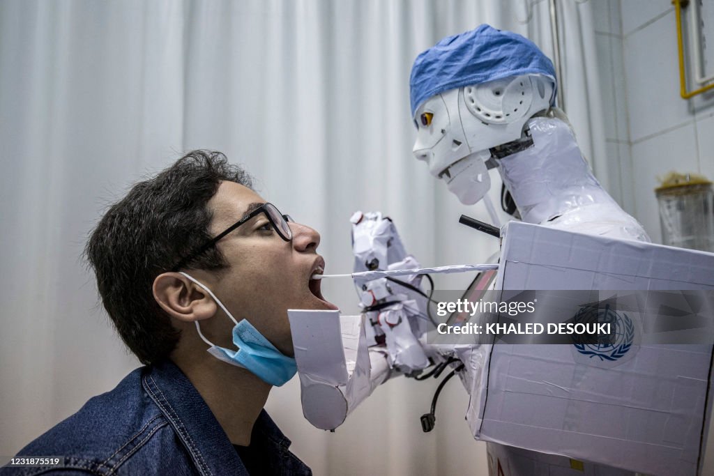 TOPSHOT-EGYPT-HEALTH-VIRUS-TECHNOLOGY