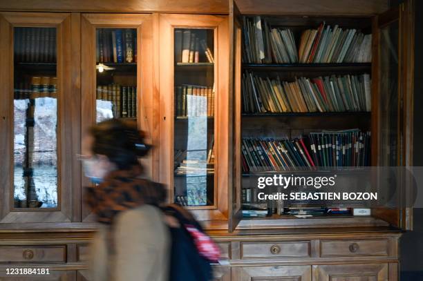 French Library Break In French Library Photos and Premium High Res Pictures - Getty Images