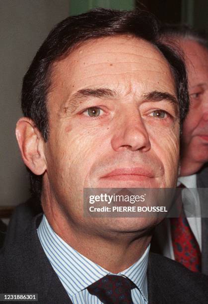 Photo prise le 08 novembre 1993 à Paris de Lindsay Owen-Jones, PDG du fabriquant de cosmétiques français L'Oréal, qui figure parmi les dirigeants...