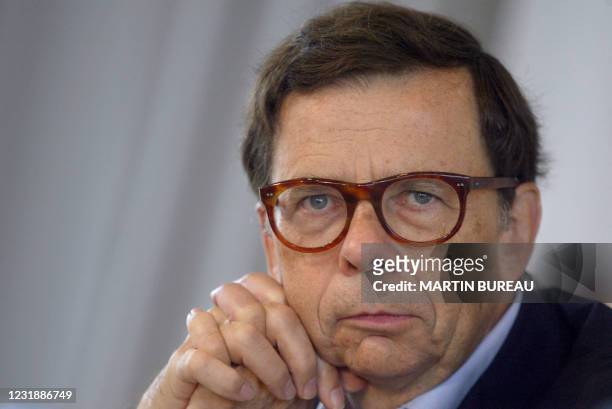 Picture taken 29 August 2003 shows Renault chairman Louis Schweitzer in Jouy-en-Josas during the summer university of the French employers' body...