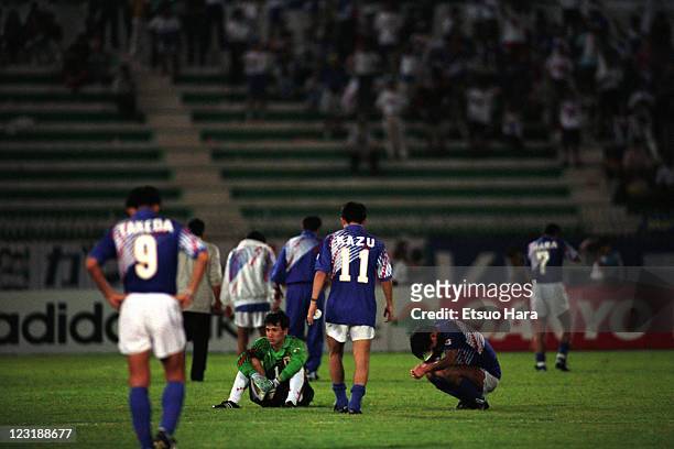 Japanese players show their dejections after the 1994 FIFA World Cup Asian Final Qualifier match between Japan and Iraq at Al-Ahly Stadium on OCtober...