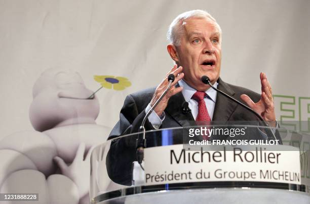 Le président du groupe Michelin Michel Rollier s'exprime lors d'une conférence de presse de présentation des compteurs verts Michelin, le 30 octobre...