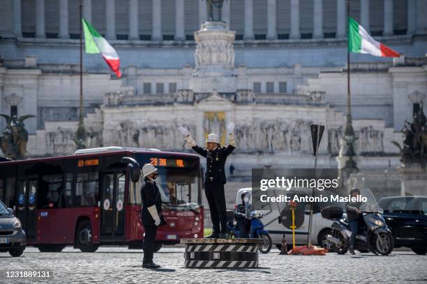 Traffic In Rome Rome Traffic Photos and Premium High Res Pictures - Getty Images