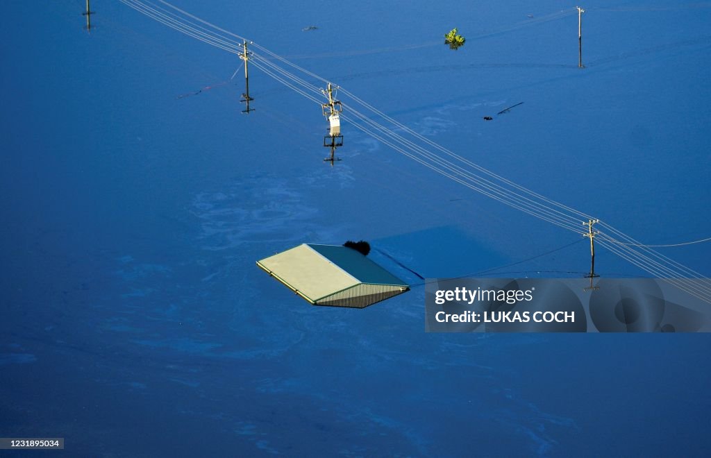 TOPSHOT-AUSTRALIA-FLOOD-WEATHER