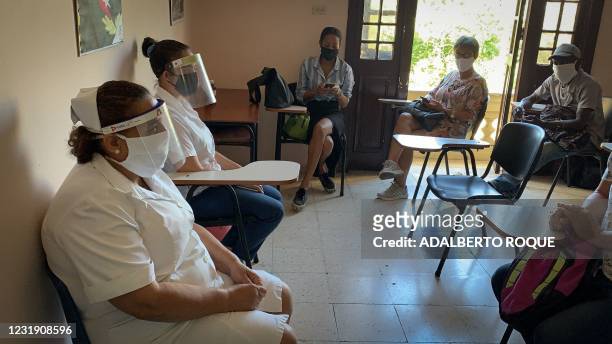 Cuban nurses monitor Cuban health workers vaccinated with the Soberana 02 Cuban vaccine, on March 24 at the Heroes del Corinthia polyclinic in...