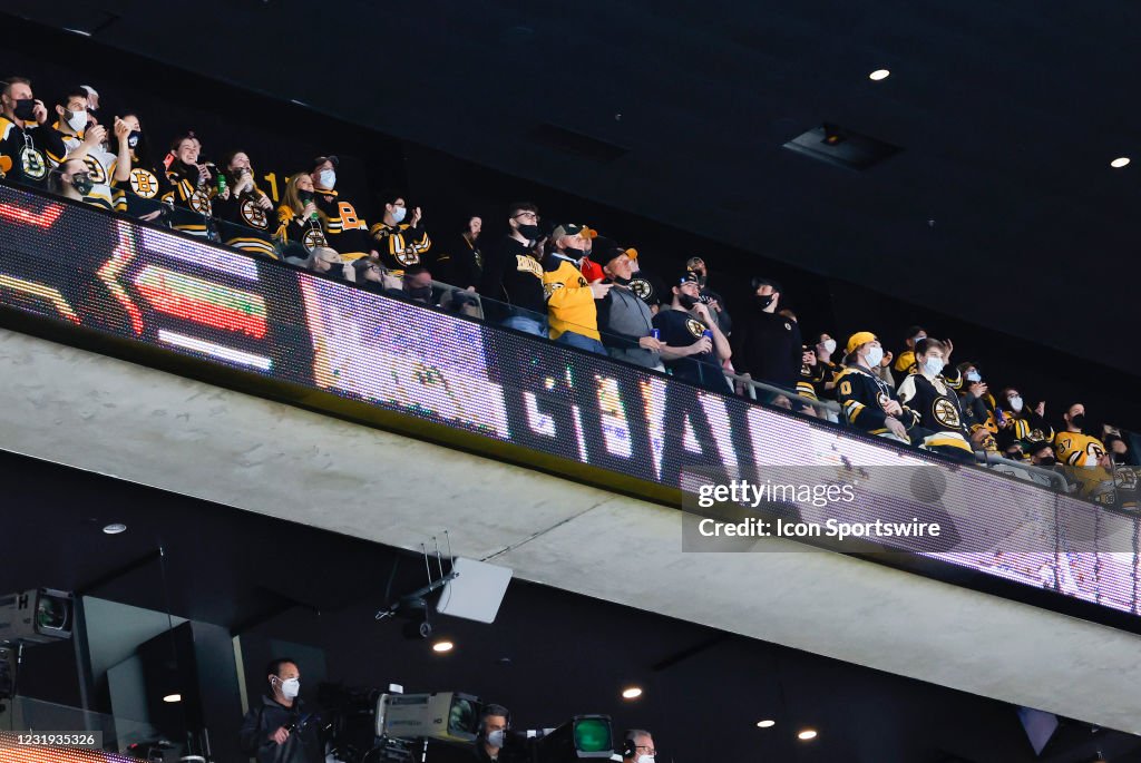 NHL: MAR 25 Islanders at Bruins