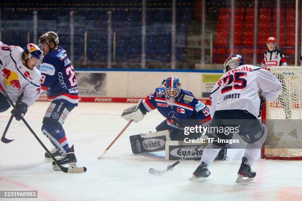 Andrew Ebbett of EHC Red Bull Muenchen and Andreas Jenike of Iserlohn Roosters with a chance to score during the DEL match between Iserlohn Roosters...