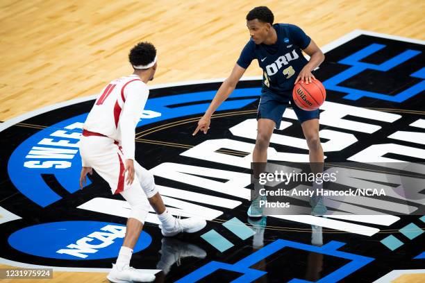 Jalen Tate of the Arkansas Razorbacks defends Max Abmas of the Oral Roberts Golden Eagles in the Sweet Sixteen round of the 2021 NCAA Division I Mens...