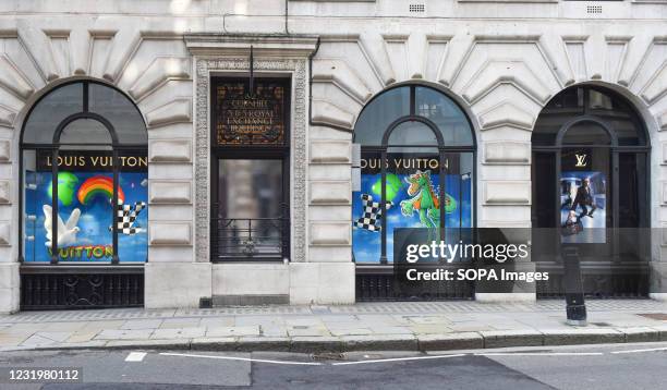 Louis vuitton store window hi-res stock photography and images - Alamy